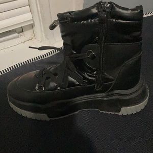 Great winter boots… awesome style woman’s size 10